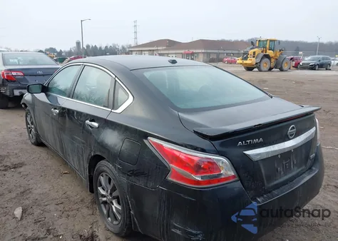 2015 Nissan Altima 2.5 S z USA, uszkodzony, nr VIN 1N4AL3AP5FC567911